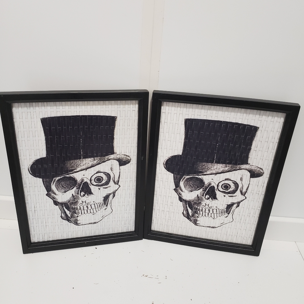 NWOT 11x14 Skull Wall Decor